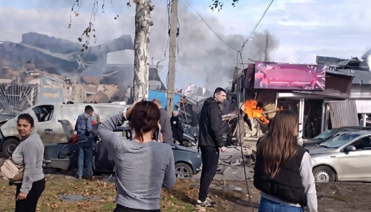 Ворог вдарив по Центральному ринку в Лозовій, є загиблі та постраждалі
