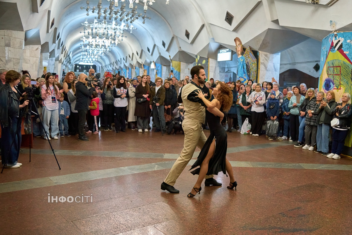 У харківському метро пройшов концерт до Дня захисників і захисниць України (фото)