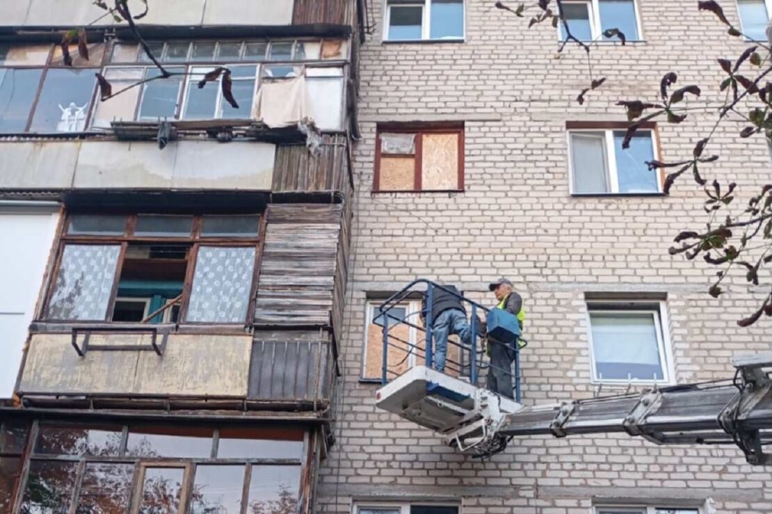 У Немишлянському районі ліквідовують наслідки атаки КАБами