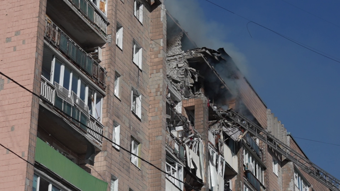 Ранковий обстріл Київського району: пошкоджені будинки та спорткомплекс